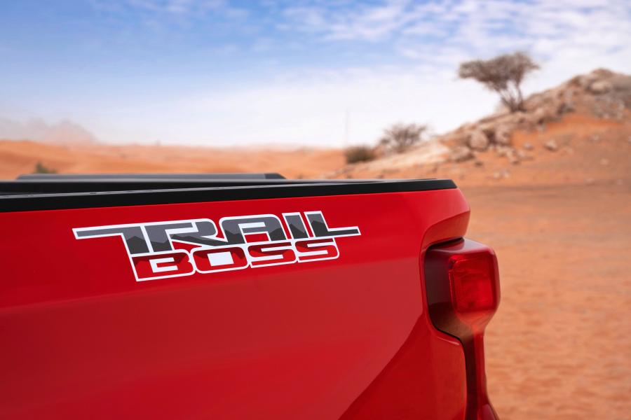 Логотип Chevrolet Silverado LT Z71 TrailBoss Regular Cab 2019 года  (UAE) (фото 27 из 45)